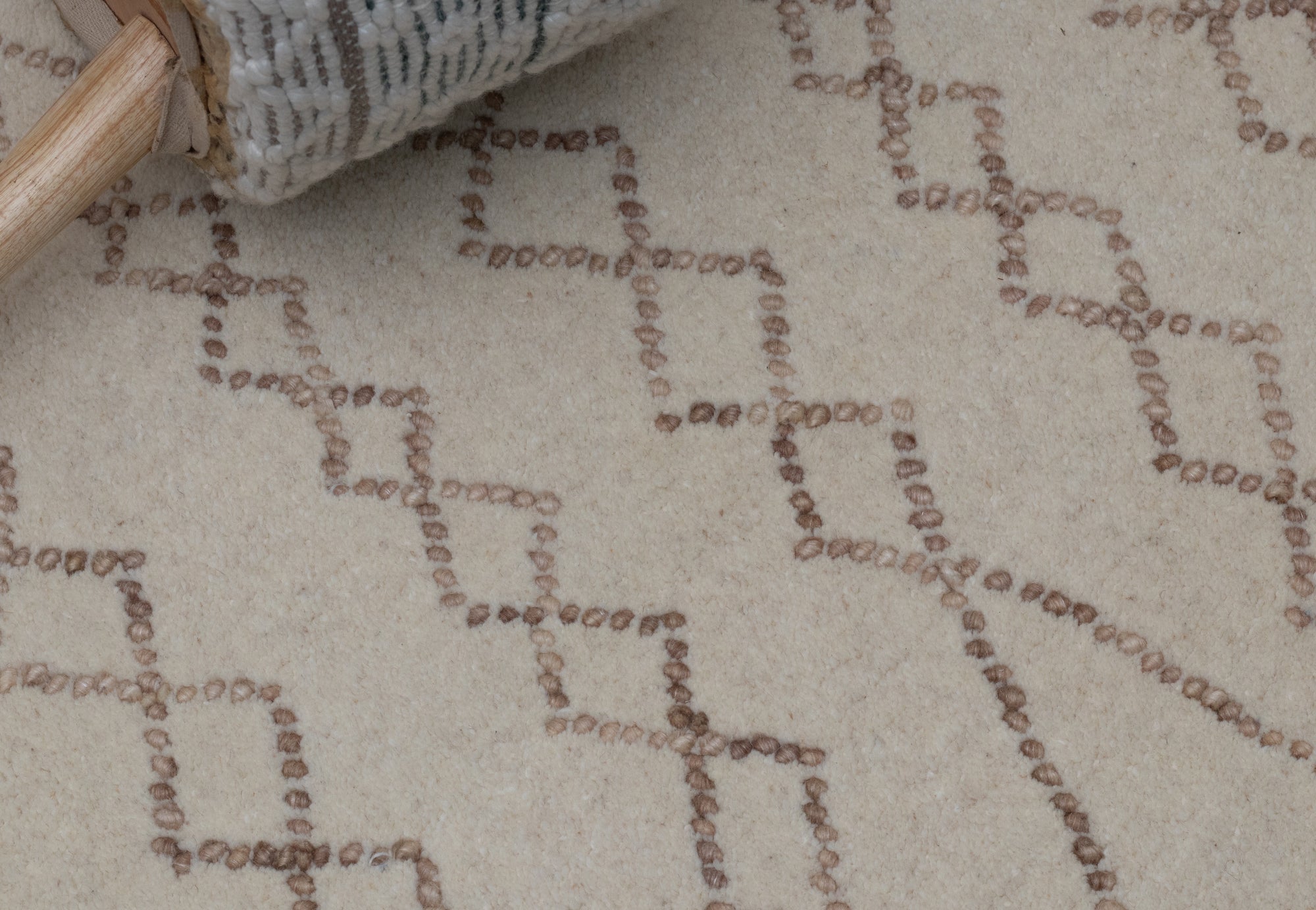 TWL Ivory Taupe Aasan