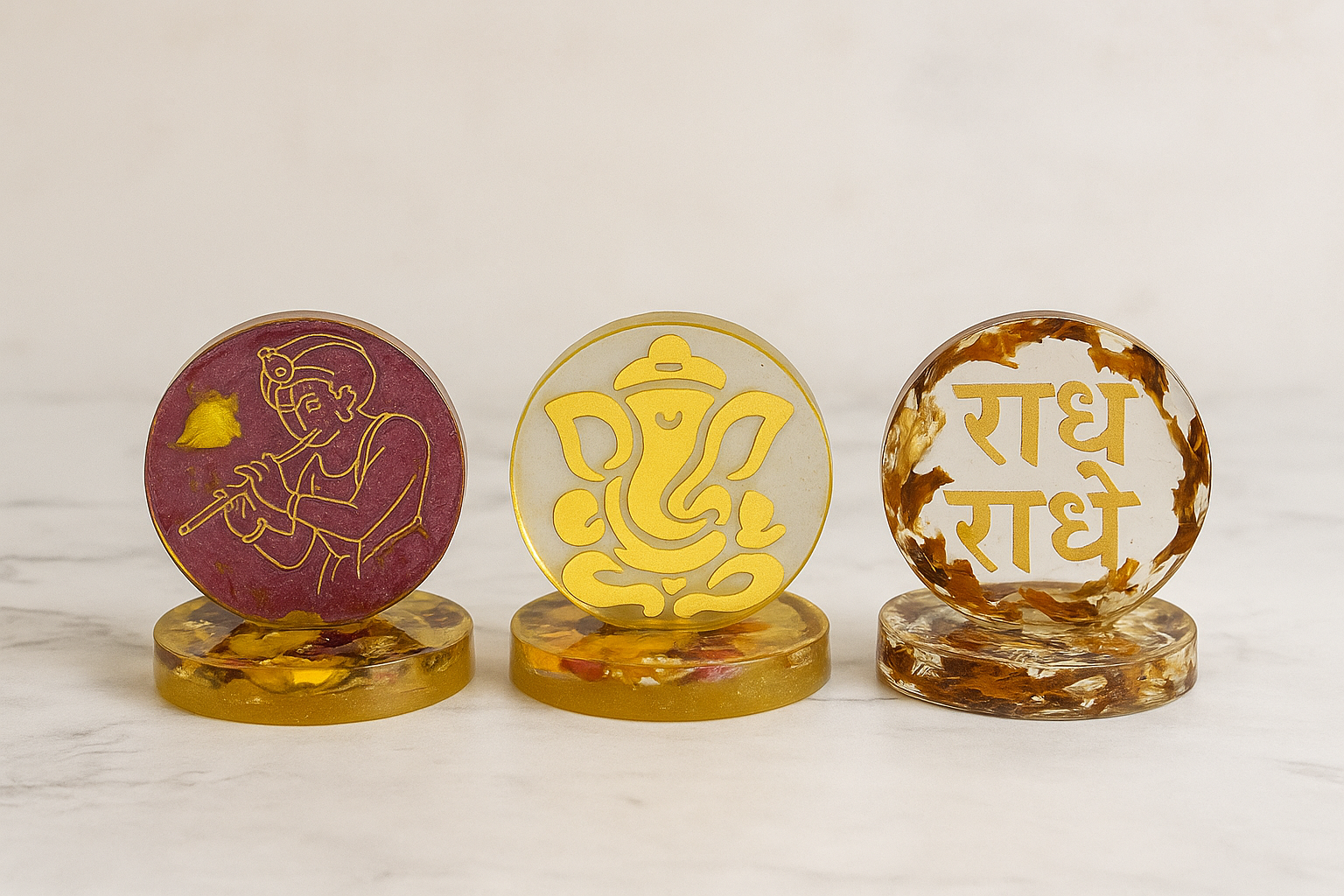 सुषिरमाला हस्तनिर्मित पौराणिक रेजिन सजावट स्टैंड कृष्ण, गणेश और राधे 3 का सेट