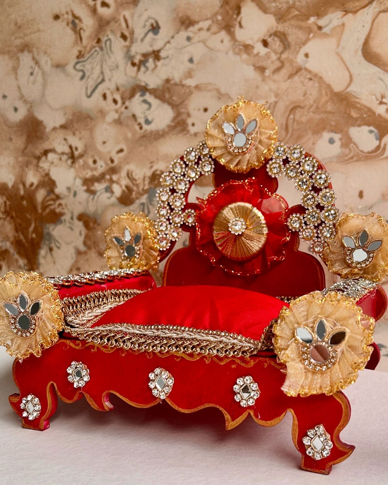 Kri-Radhey Red maharaja singhasan